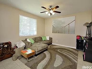 2nd image of 4247 Dardanelles St