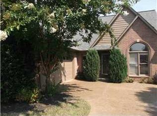 8028 Hillside Cv, Olive Branch, MS 38654