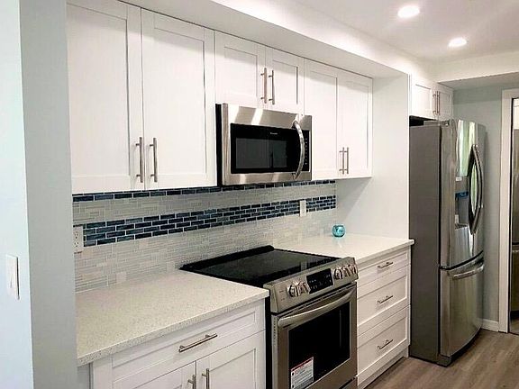 4th image of 859 Jeffery Street #311