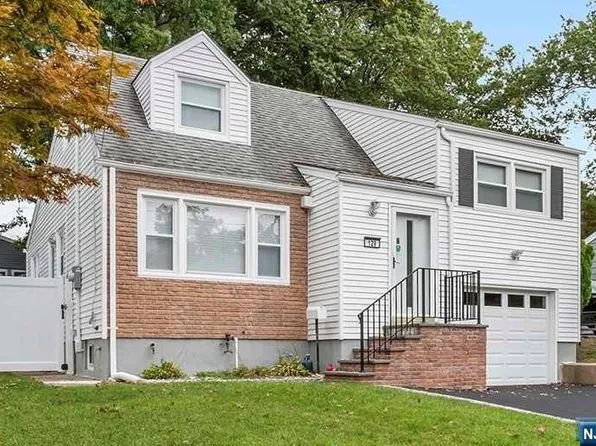129 Iozia Ter, Elmwood Park, NJ 07407
