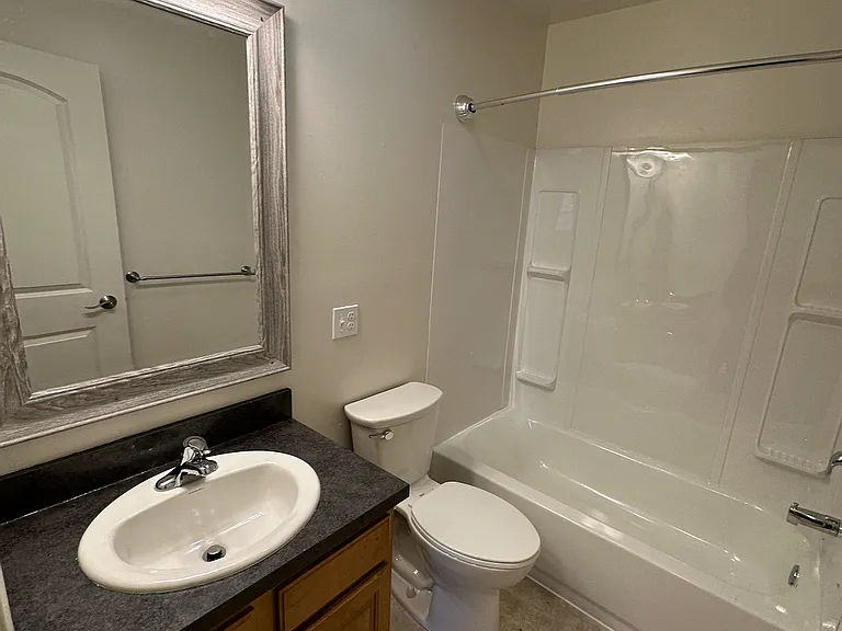 Pleasant Valley Apartments — Photo 33