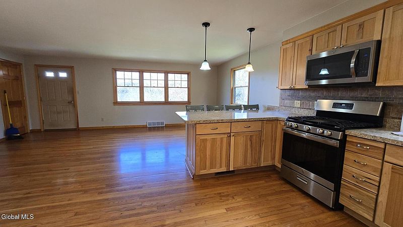 5th image of 148 Montgomery Street