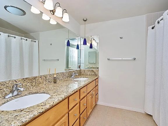 4th image of 2043 W 166th St