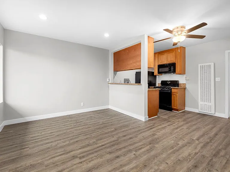 Riverside Villa Apartments — Photo 53