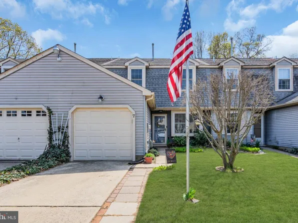 7 River Bank Dr, Roebling, NJ 08554