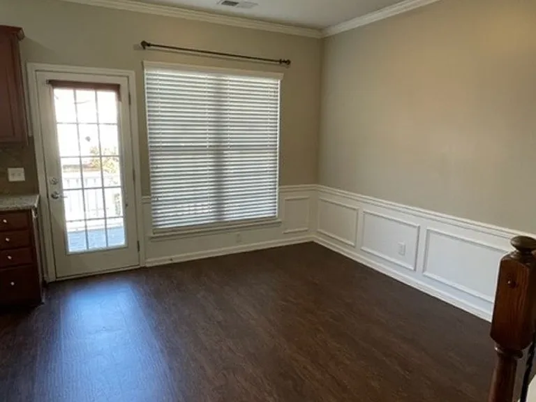 1054 Drayton Ct — Photo 15