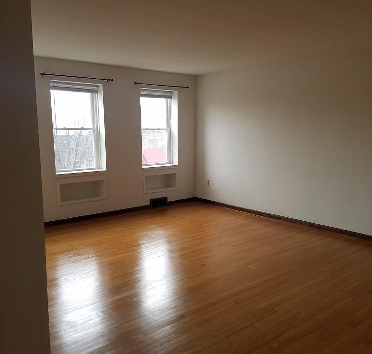 2nd image of 114 W Main St APT 8