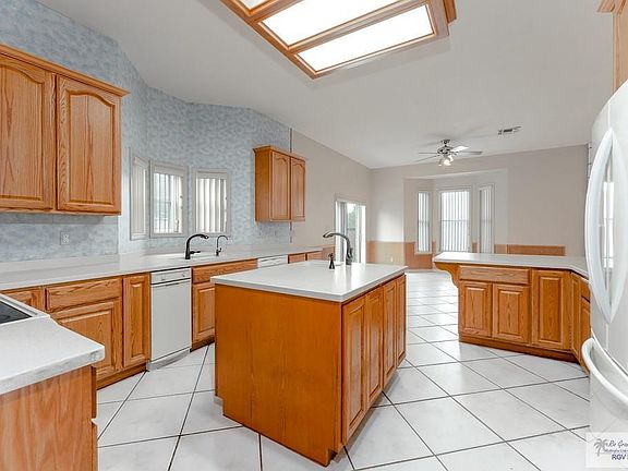 2nd image of 116 N Nueces Park Ln