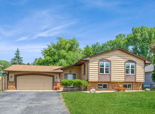 1251 Burke Ave W, Roseville, MN 55113
