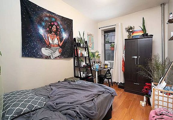3rd image of 101 W 131st St #2F