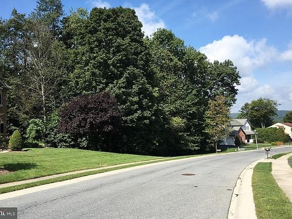 5th image of 37 Tall Oaks Dr