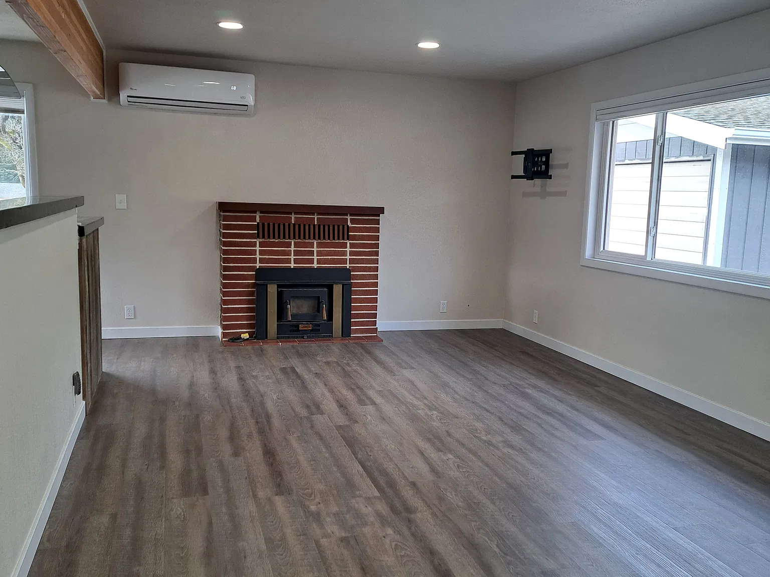 3 bed, 1030 sqft, $2,000 — Photo 4