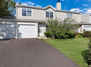 524 Meadow Hill Ln, Round Lake Beach, IL