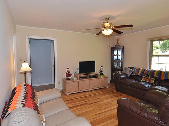 4th image of 500 Ravenwood Dr