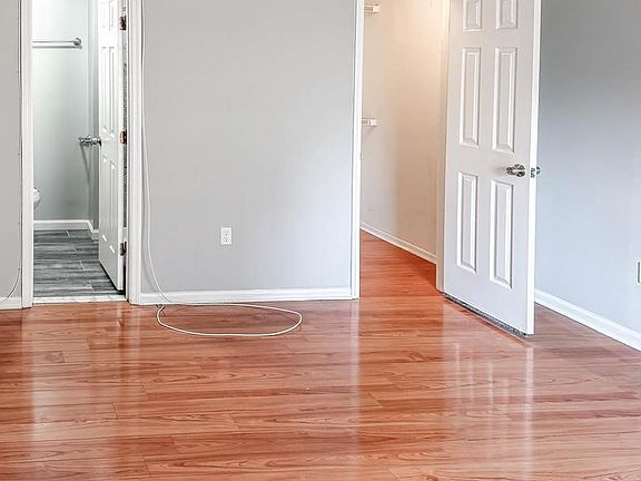 4th image of 904 Swallow Crest Ct #904-D