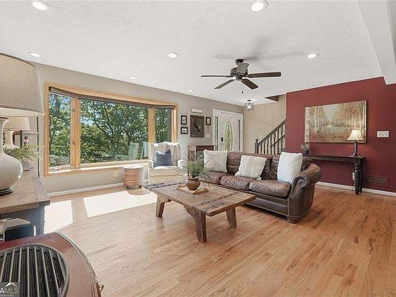 2nd image of 108 Columbine Dr