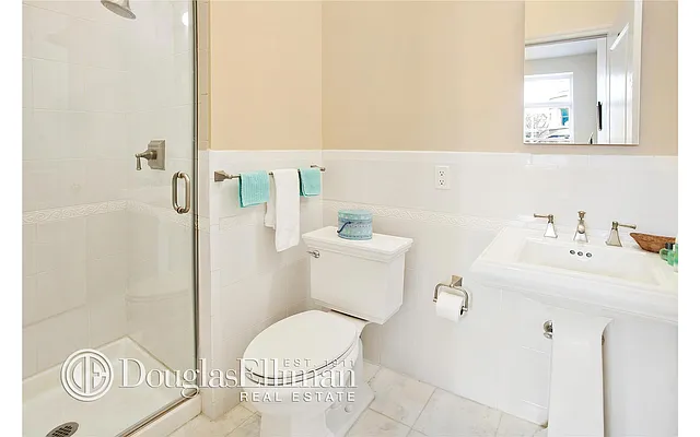 Sold by Douglas Elliman | media 36