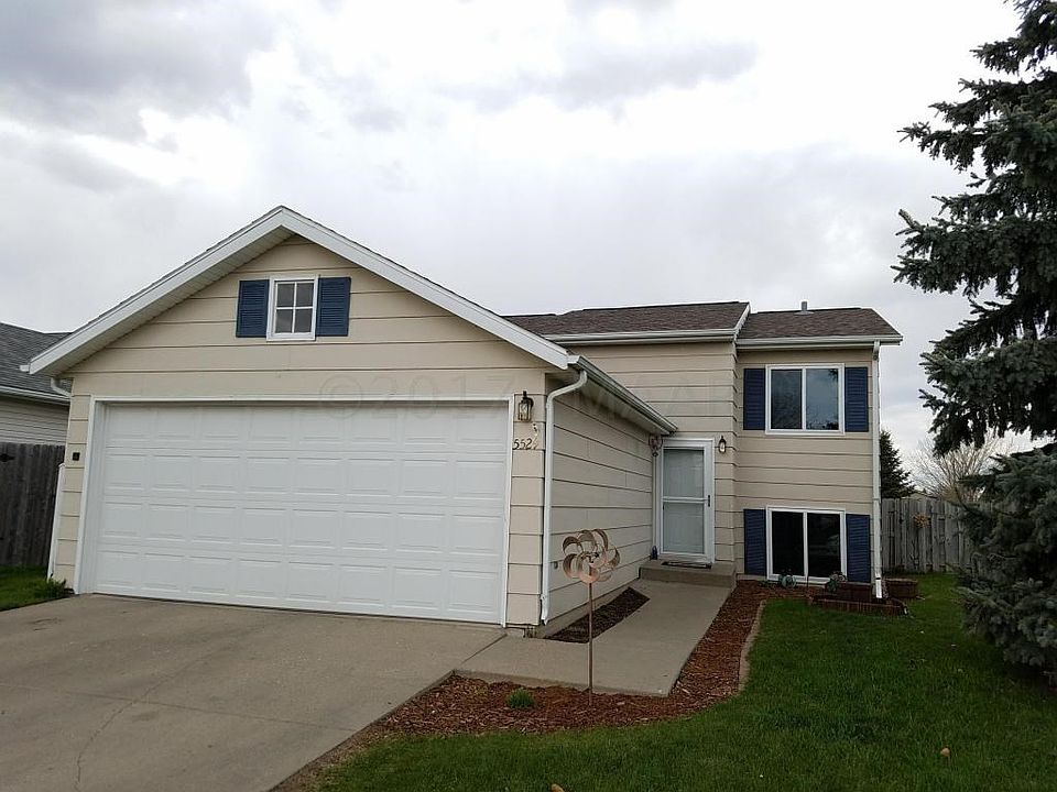 Bilevel Home with no Backyard Neighbors