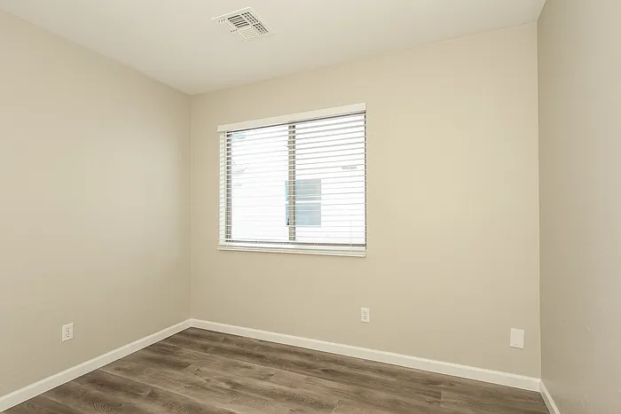 6034 N Castano Dr — Photo 12