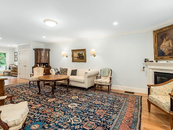 5th image of 18 Heritage Way #18