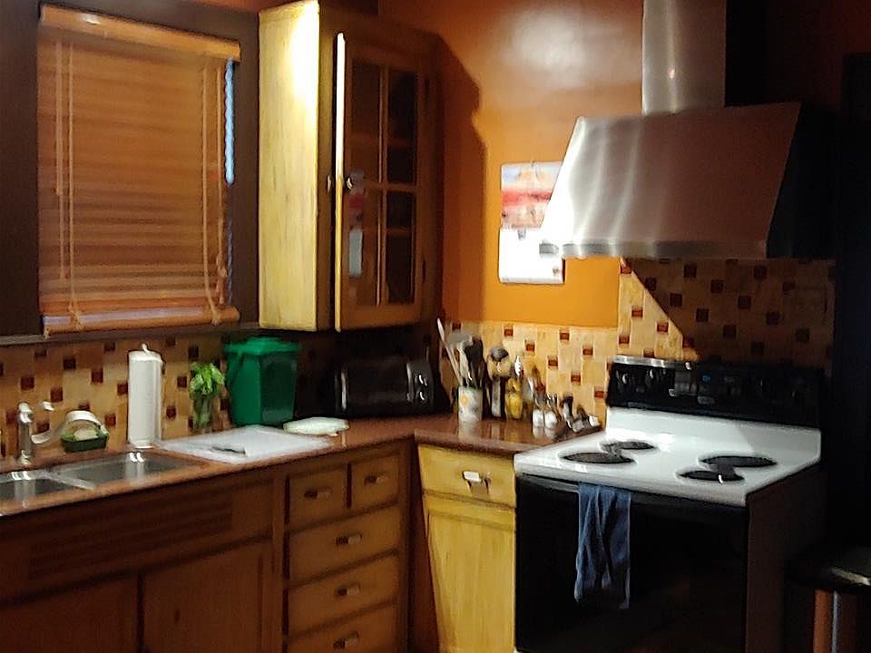 2nd image of 1749 Crump Ave