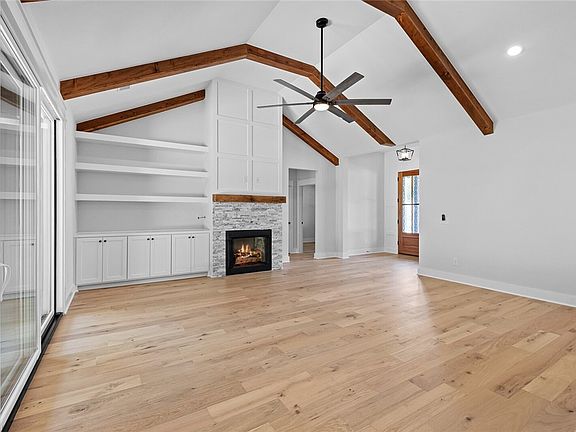 5th image of 9 Ellwood Cir