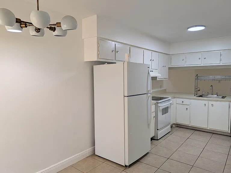 1226 Sophie Blvd — Photo 4