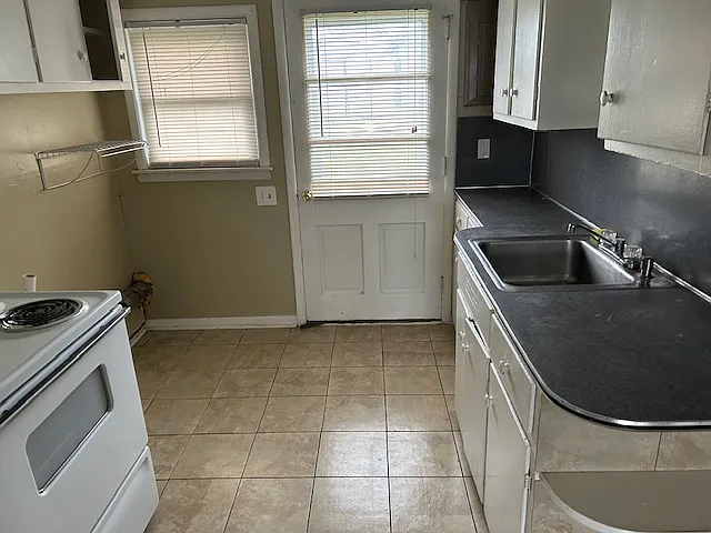 211 Elm Pl — Photo 6