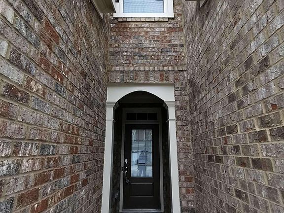 3rd image of 594 Bluff View Dr