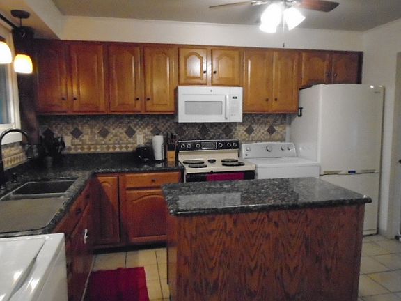 4th image of 1408 Rebecca Dr