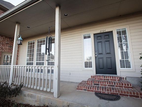 3rd image of 2104 Lakehill Ct