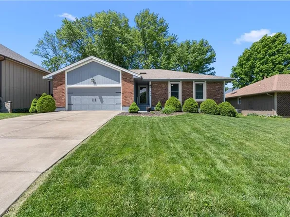 604 SE Adobe Dr, Lees Summit, MO 64063