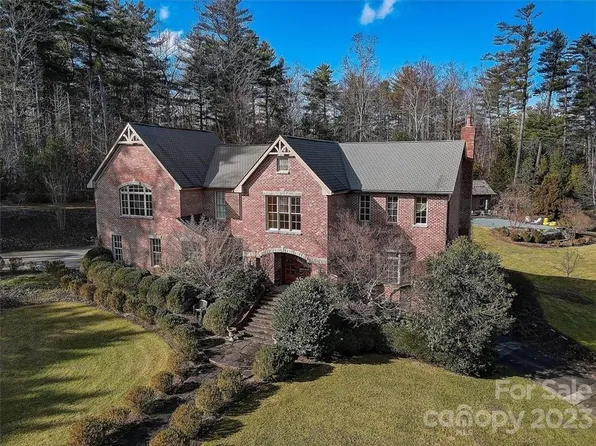 99 Mullally Dr, Flat Rock, NC 28731