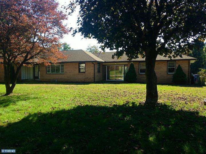 1st image of 33 Tenby Chase Dr