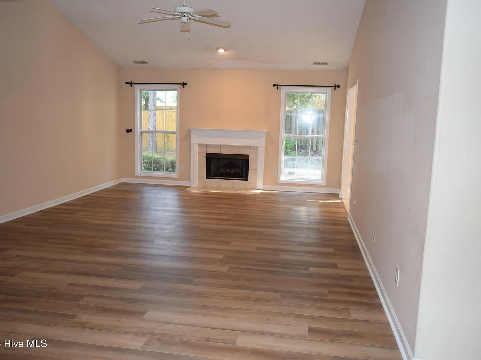 3 bed, 2.0 bath, $1,800 — Photo 3