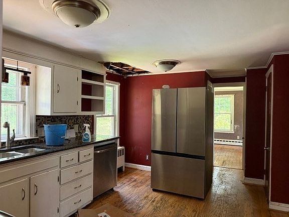 5th image of 1592 Elm St