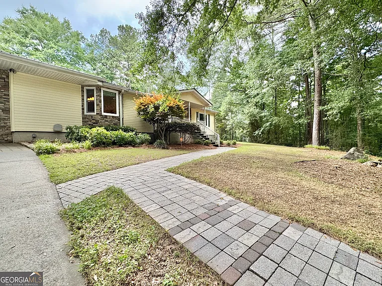 90 Howard Rd — Photo 47