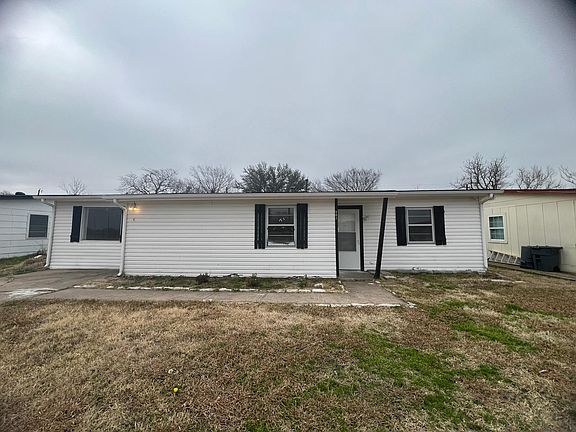 3rd image of 904 Wilkinson Dr