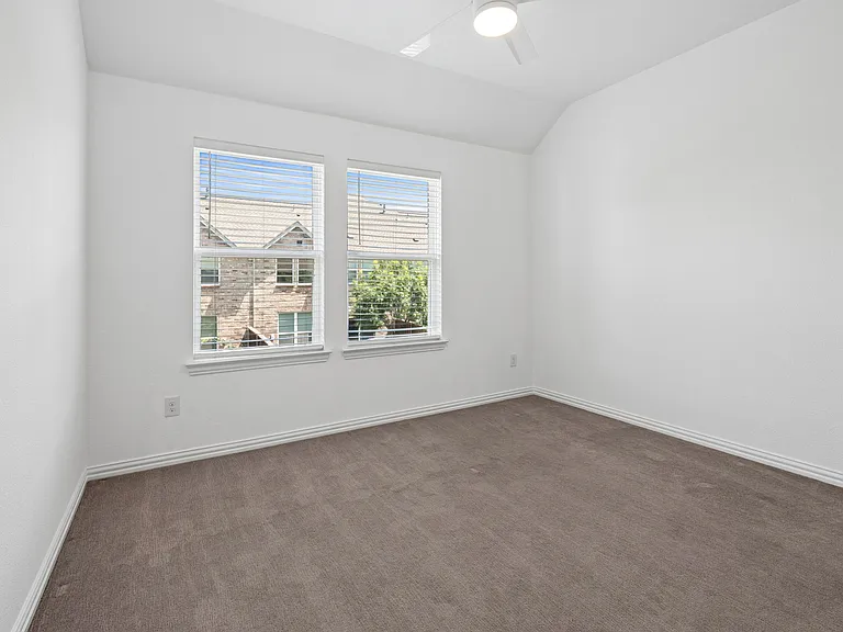 982 Mikaela Dr — Photo 29