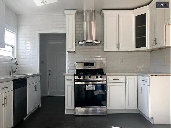 4th image of 415 Bridewell St