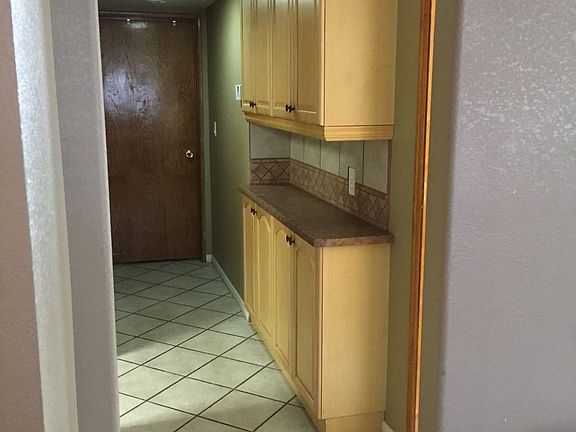 4th image of 605 Monterey Pl