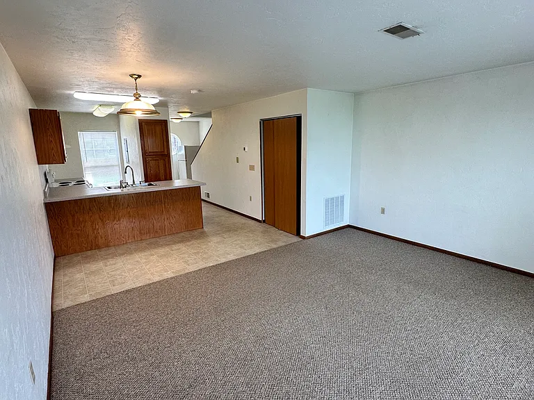 276 Kelly Blvd — Photo 7