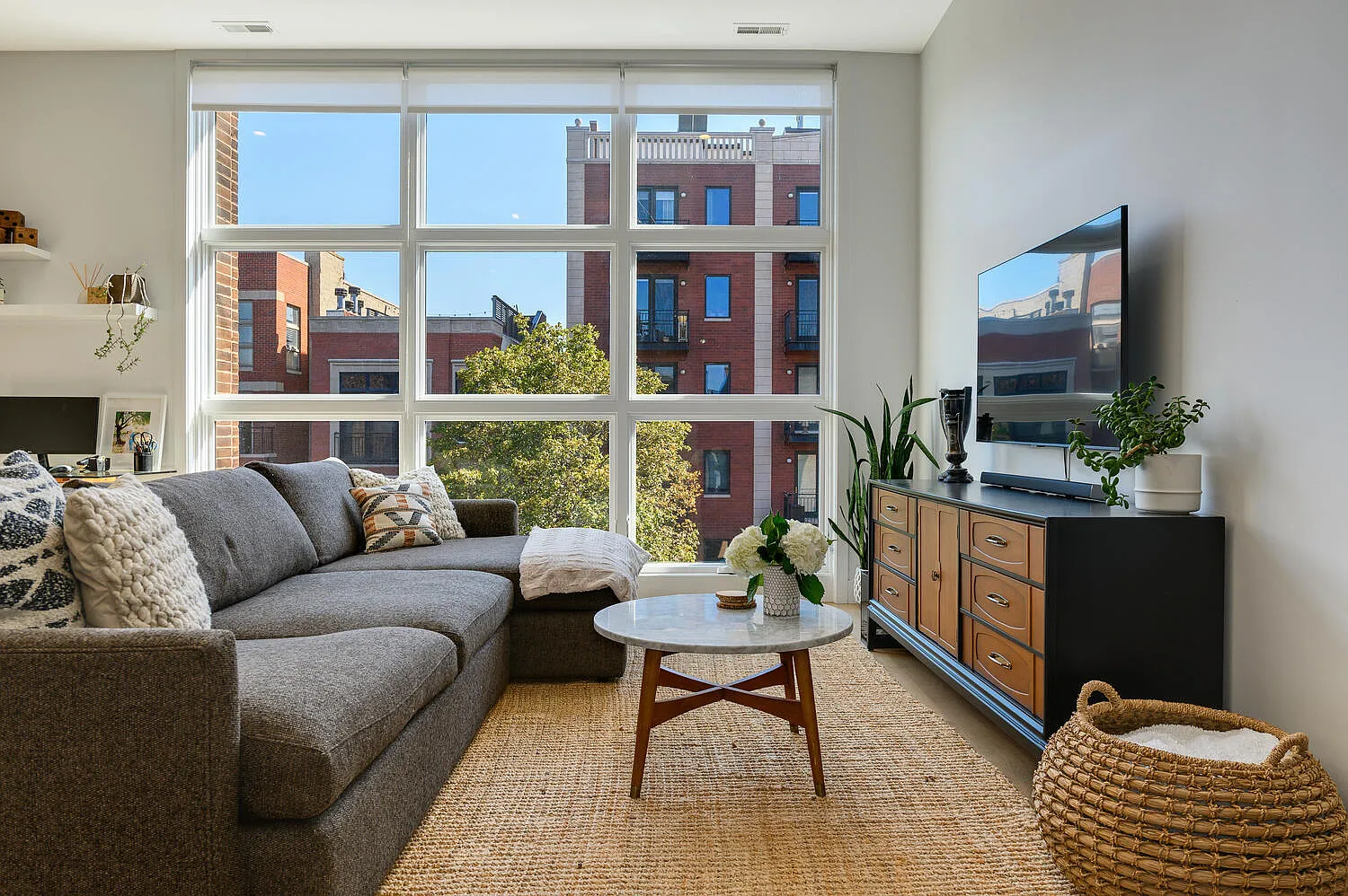 2 bed, 1380 sqft, $4,250 — Photo 4