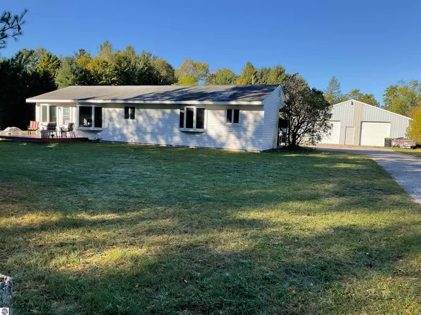 1222 S Pioneer Rd, Beulah, MI 49617
