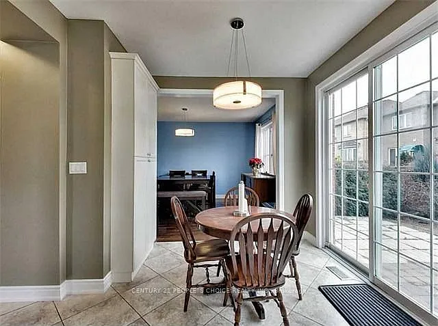 45 Montreal Cir — Photo 4