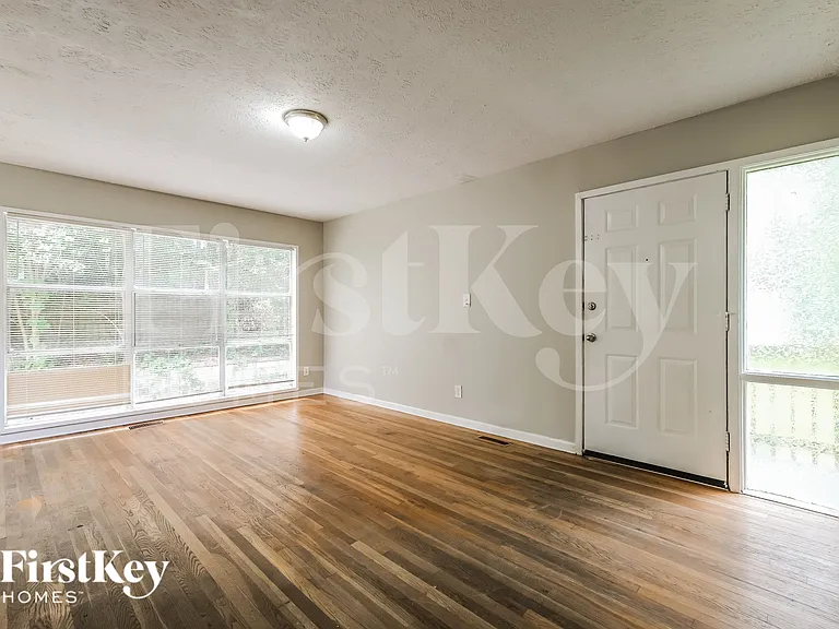 5070 Fairmont Rd SE — Photo 3