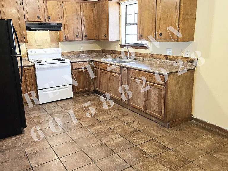 113 Lexington Dr — Photo 3