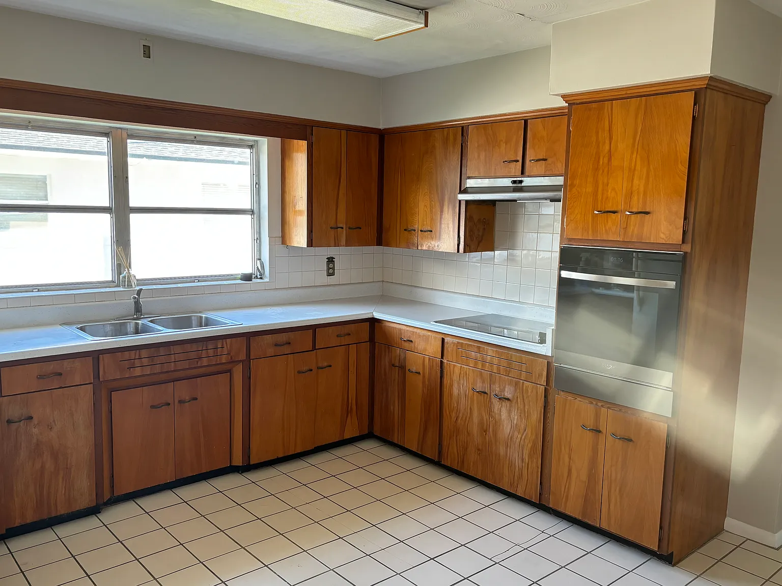2 bed, 988 sqft, $2,550 — Photo 3
