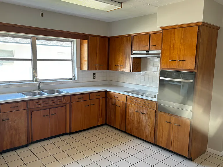 504 N Beverly Ave — Photo 3