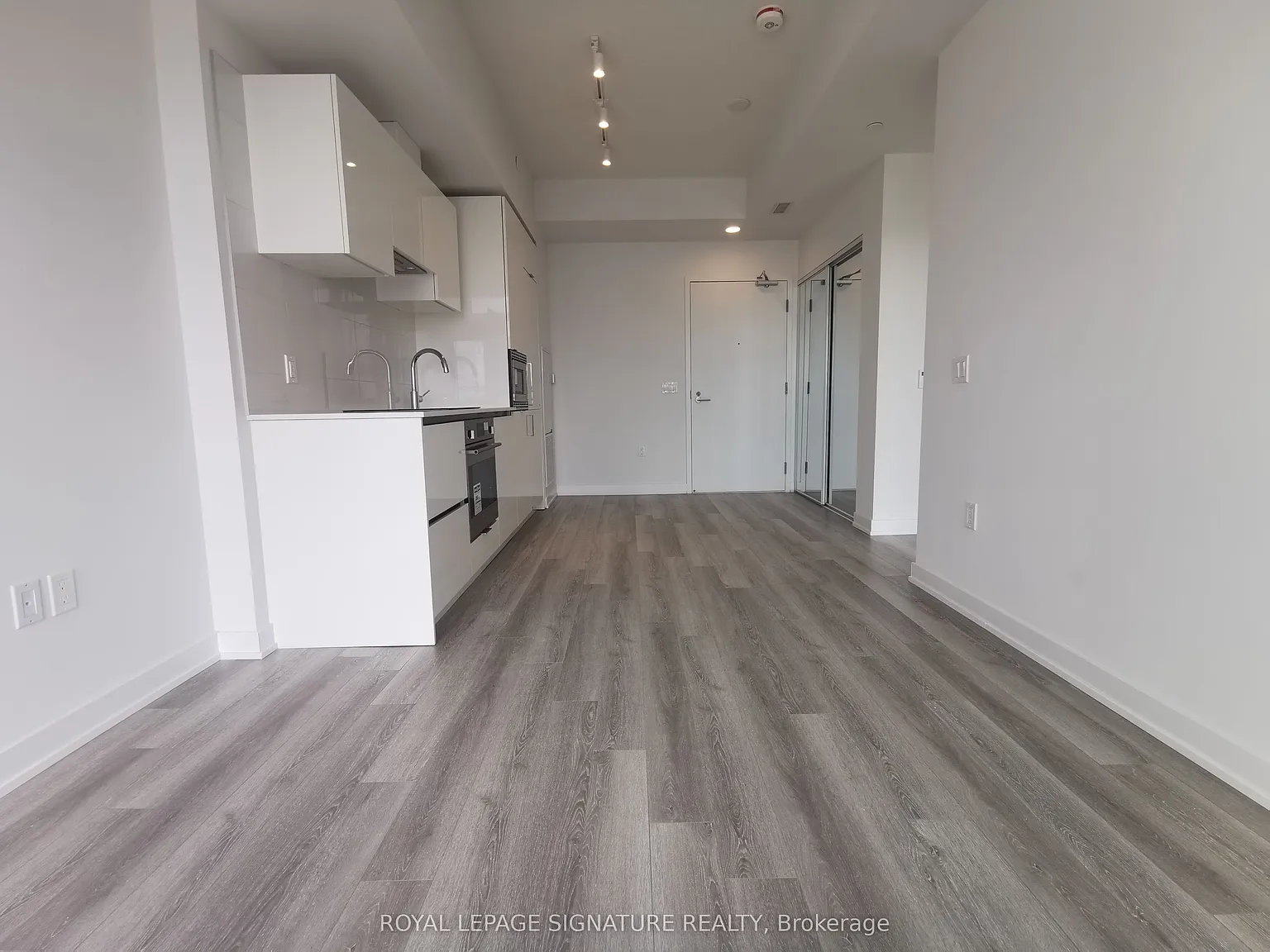 Artists Alley Condos — Photo 2